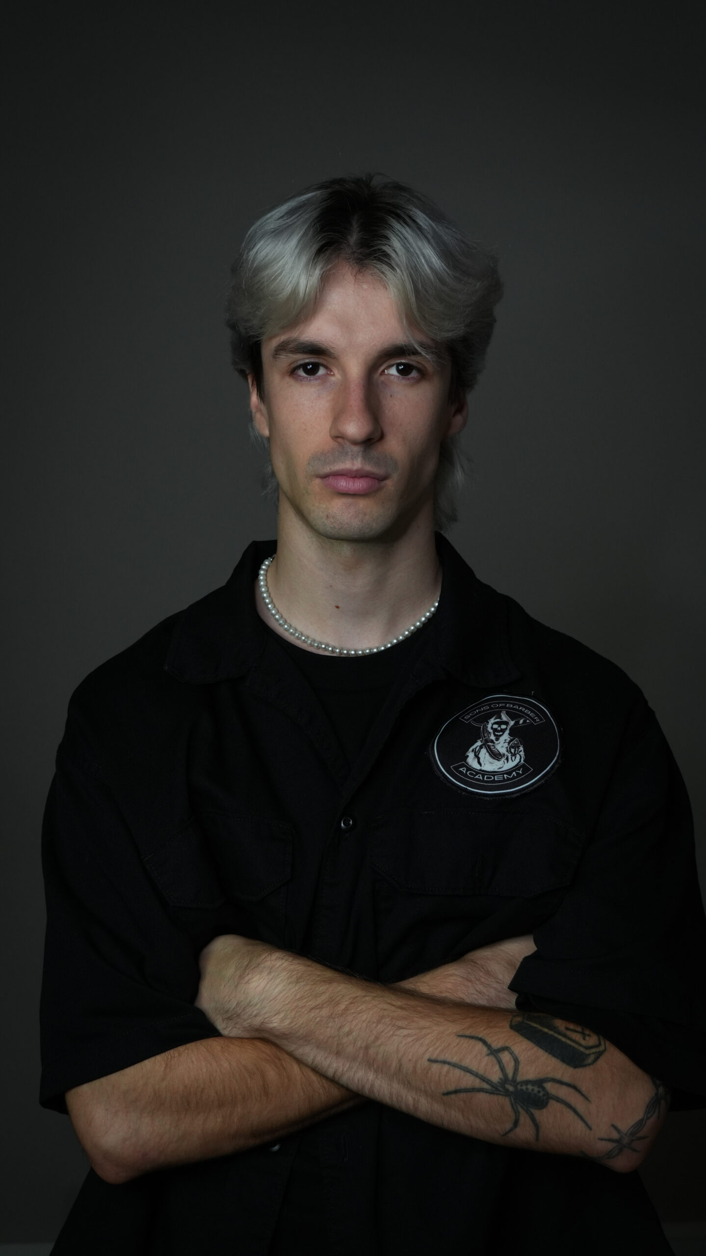 Tin, profesor de Sons of Barber Academy